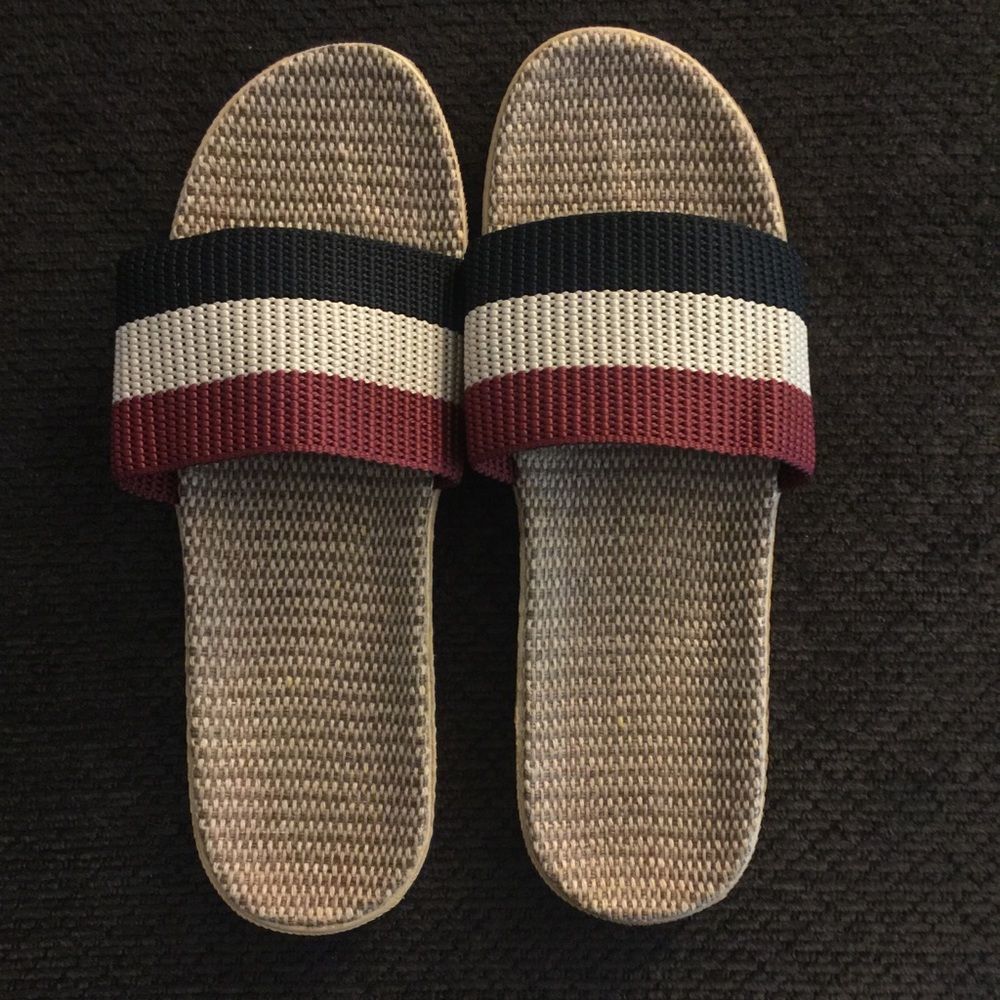 Black Red and White Ratan Slippers Sandals size 8